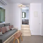 Este Naousa Nyaraló *