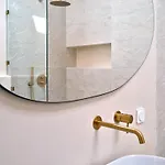 Este Naousa * Náusza