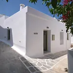 Este Naousa * Náusza