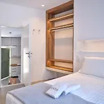 Este Naousa Nausa