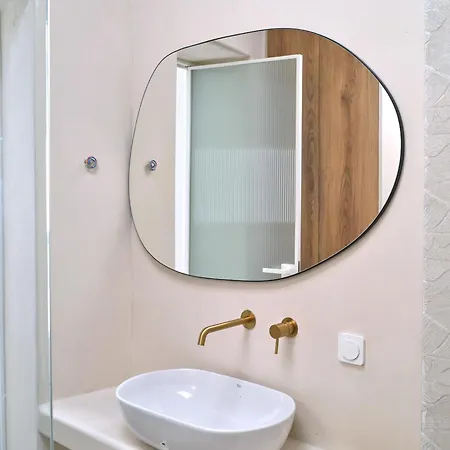 Este Naousa * Naousa (Paros)